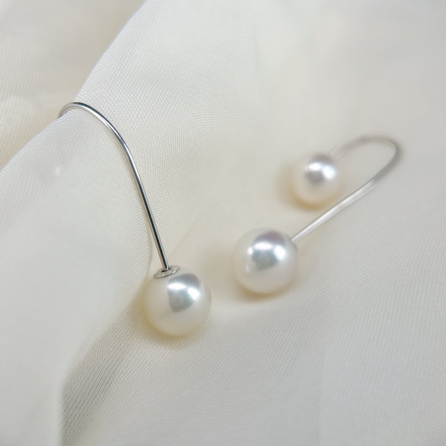 Akoya Dangling Earrings in 18K White Gold, 8-8.5mm,6.5-7mm
