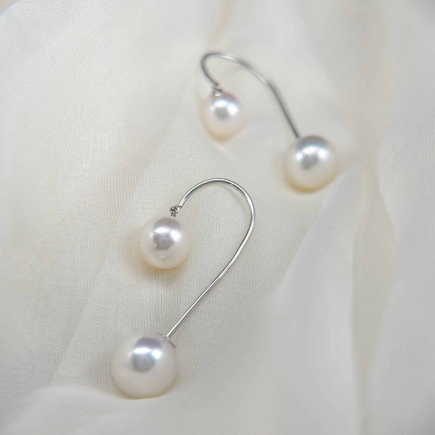 Akoya Dangling Earrings in 18K White Gold, 8-8.5mm,6.5-7mm