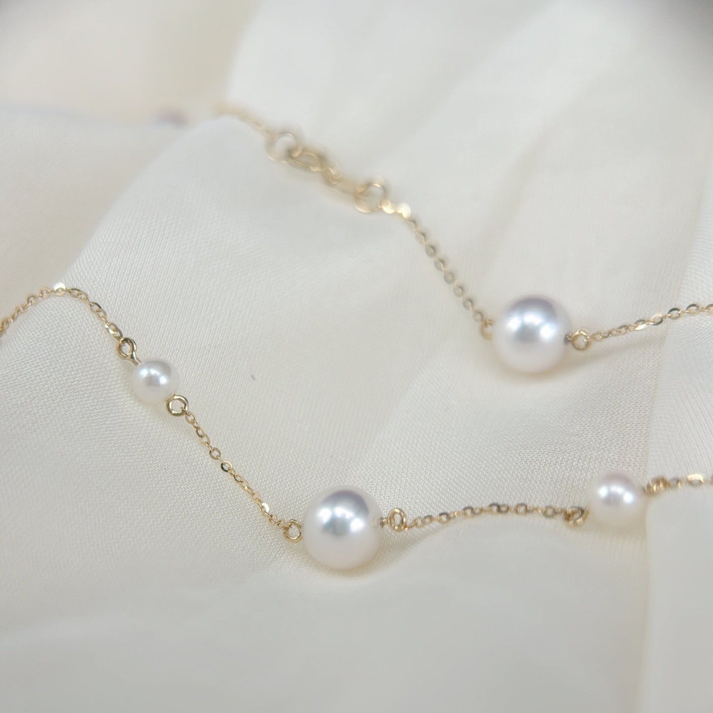 Akoya Pearl Stationed Necklace in 18K Yellow Gold, 7-7.5mm,4-4.5mm
