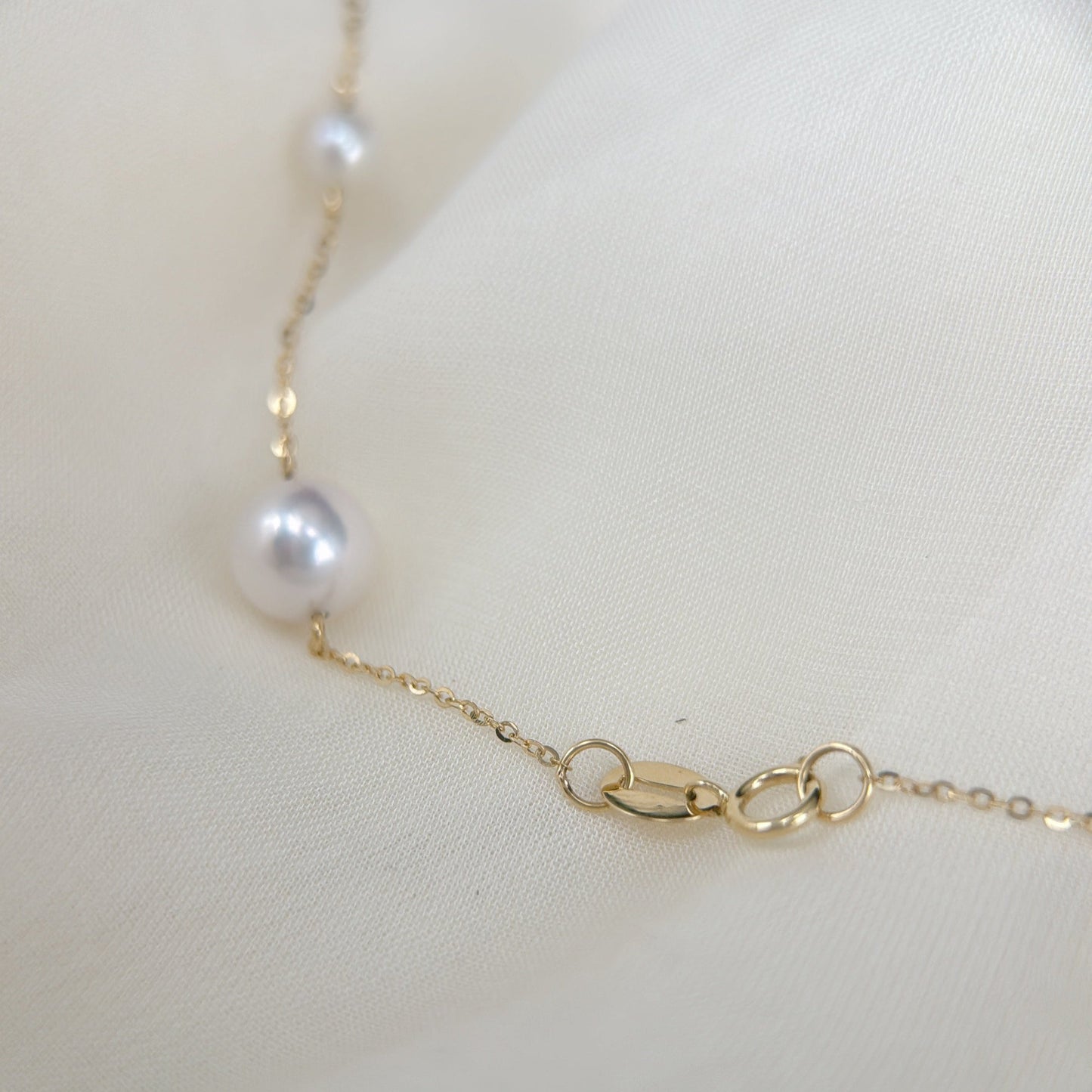 Akoya Pearl Stationed Necklace in 18K Yellow Gold, 7-7.5mm,4-4.5mm
