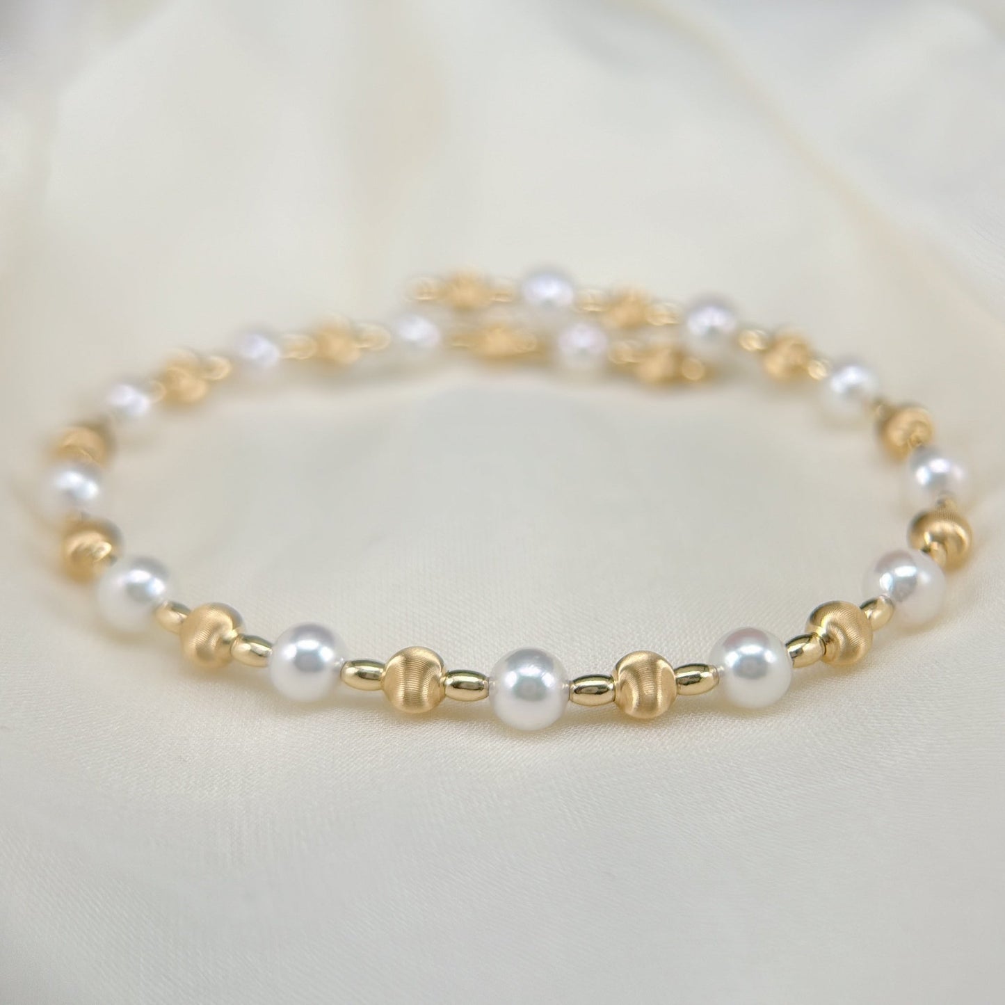 Akoya Pearl Bracelet in 18K Yellow Gold, 4.5-5mm
