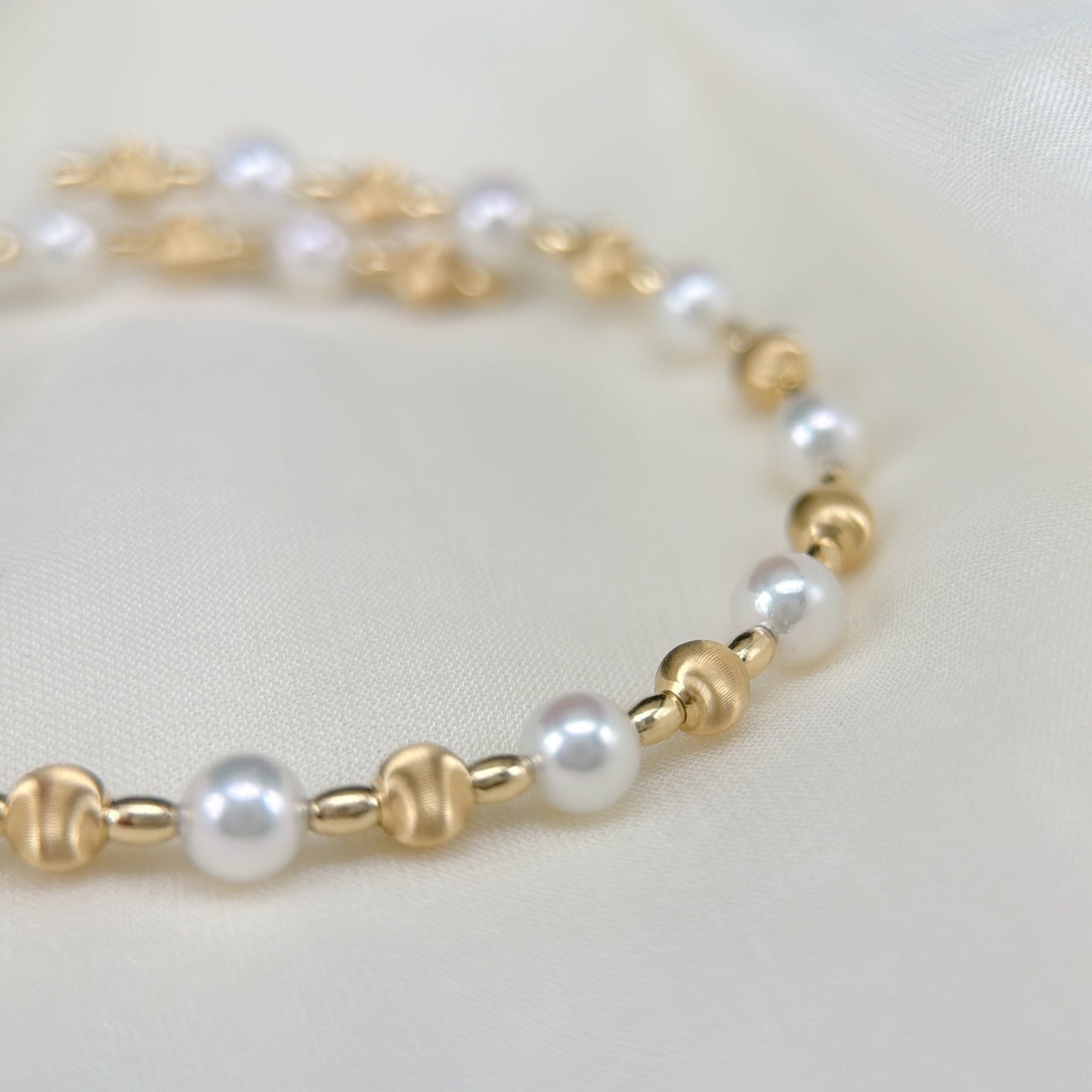 Akoya Pearl Bracelet in 18K Yellow Gold, 4.5-5mm