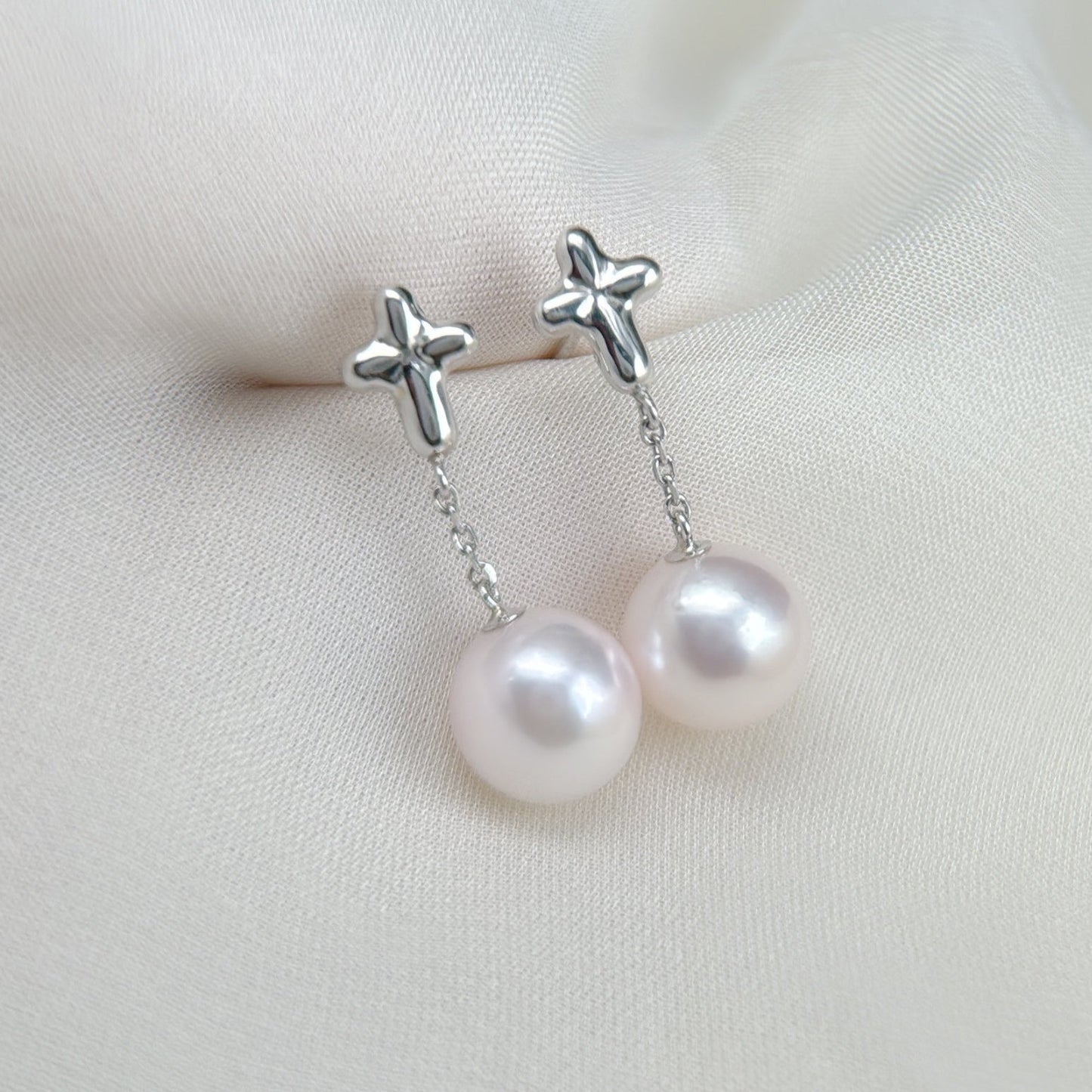 Akoya Pearl Earrings in 18K White Gold, 8-8.5mm