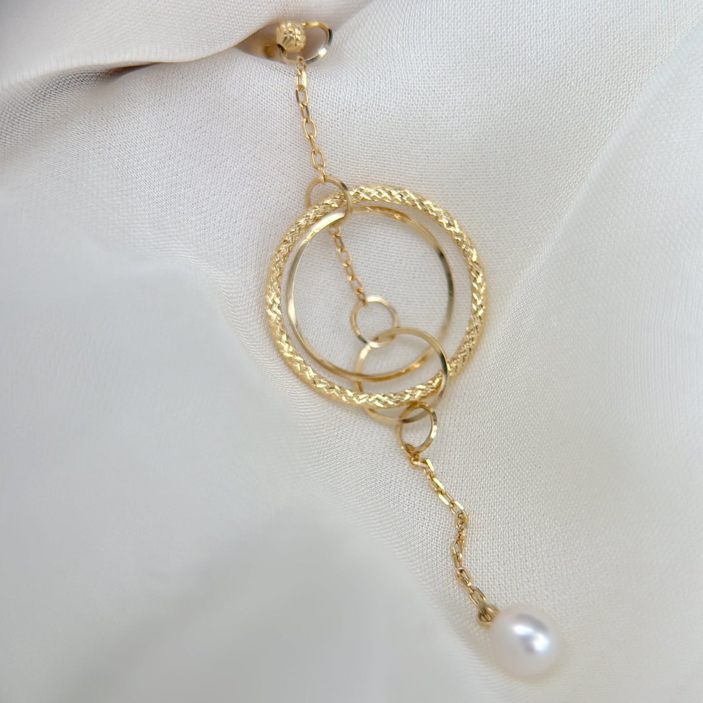 Akoya Pearl Earrings in 18K Yellow Gold, 4.5-5mm
