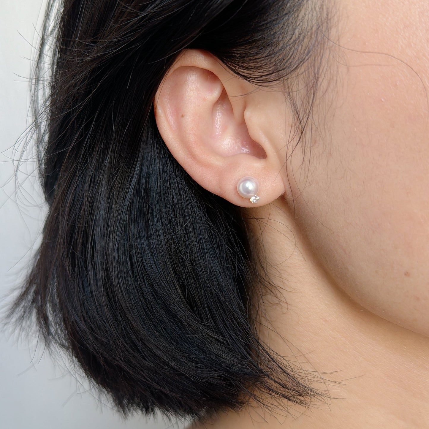 Akoya Pearl Earrings in 18K Yellow Gold with Dangling Diamond, 7-7.5mm,d0.25ct