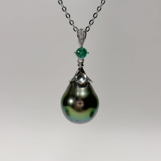 Tahitian Pearl and Emerald Pendant in 18K White Gold with Diamond, d0.014ct,e0.115ct,10-13mm