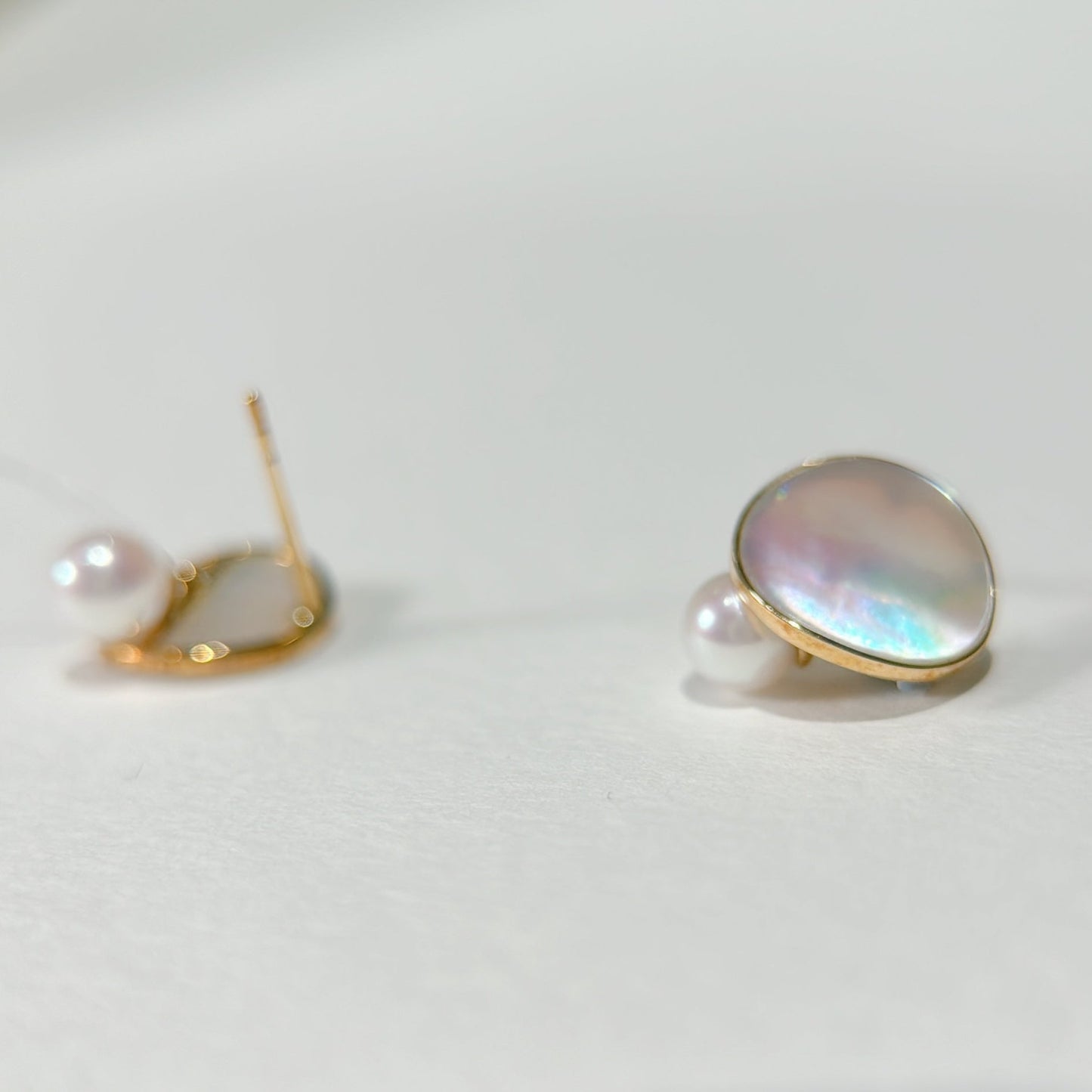 Mother of Pearl and Akoya Pearl Earrings in 18K Yellow Gold, 5-5.5mm
