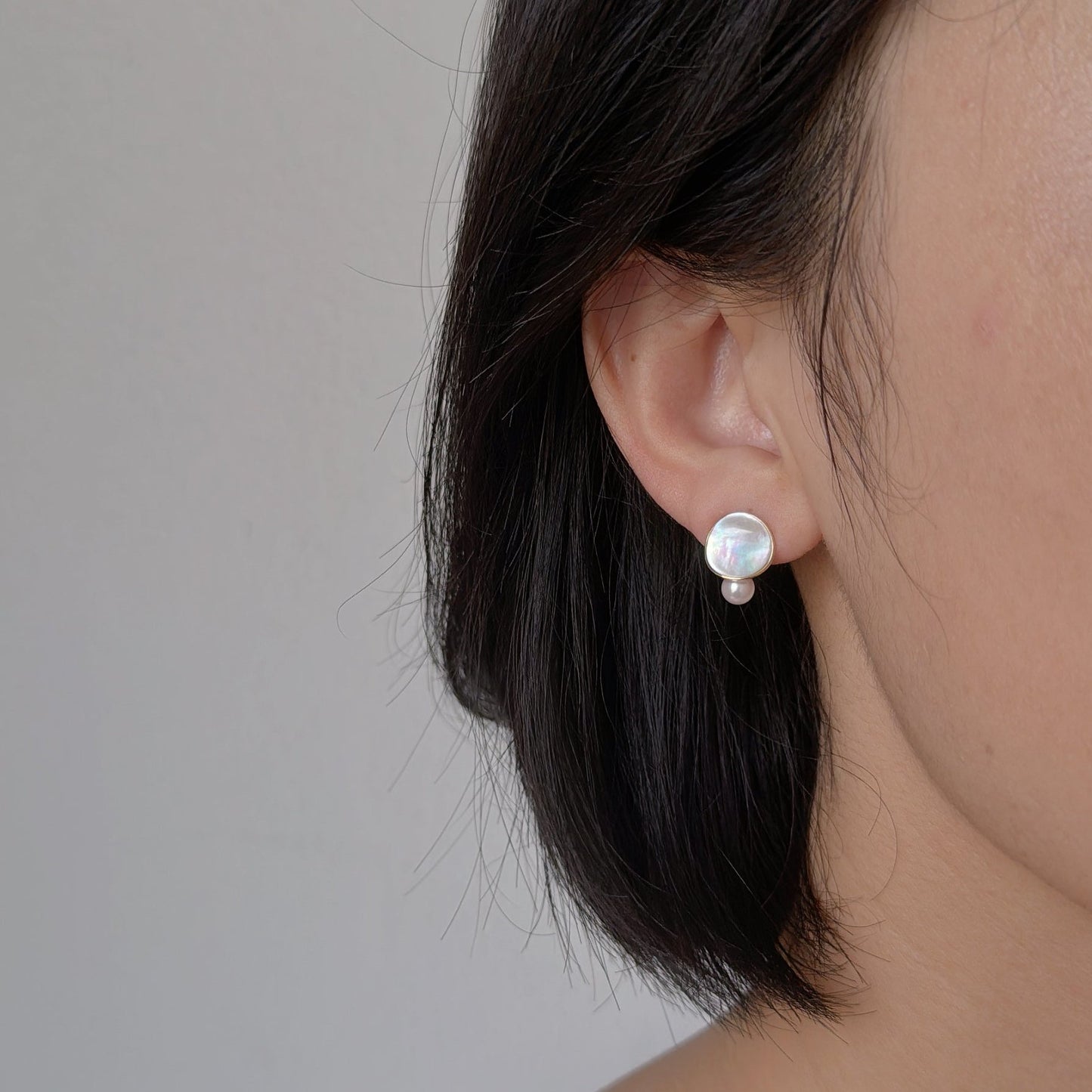 Mother of Pearl and Akoya Pearl Earrings in 18K Yellow Gold, 5-5.5mm