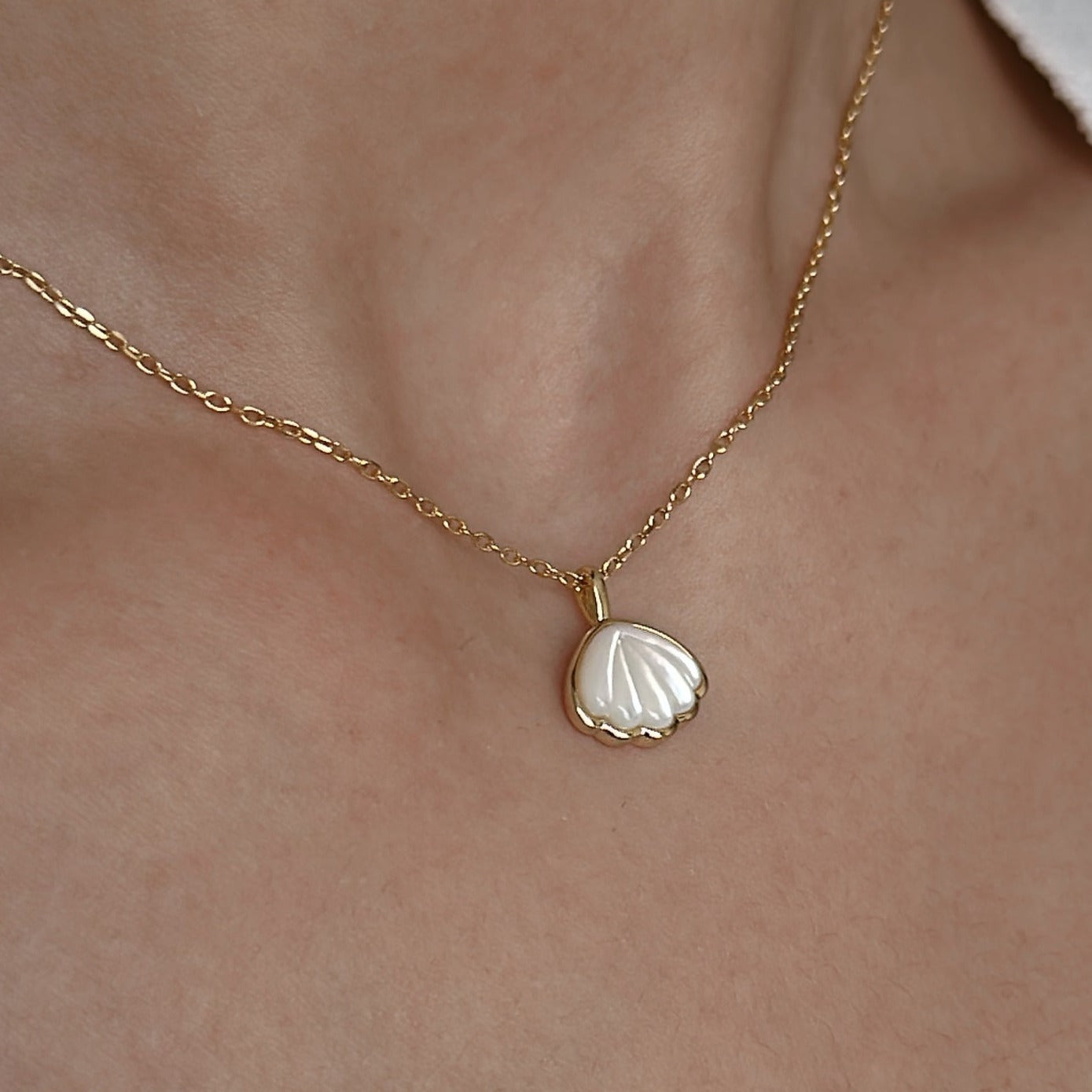 Yellow Gold Plated Sterling Silver Freshwater Pearl Necklace with Mother of Pearl, NL11