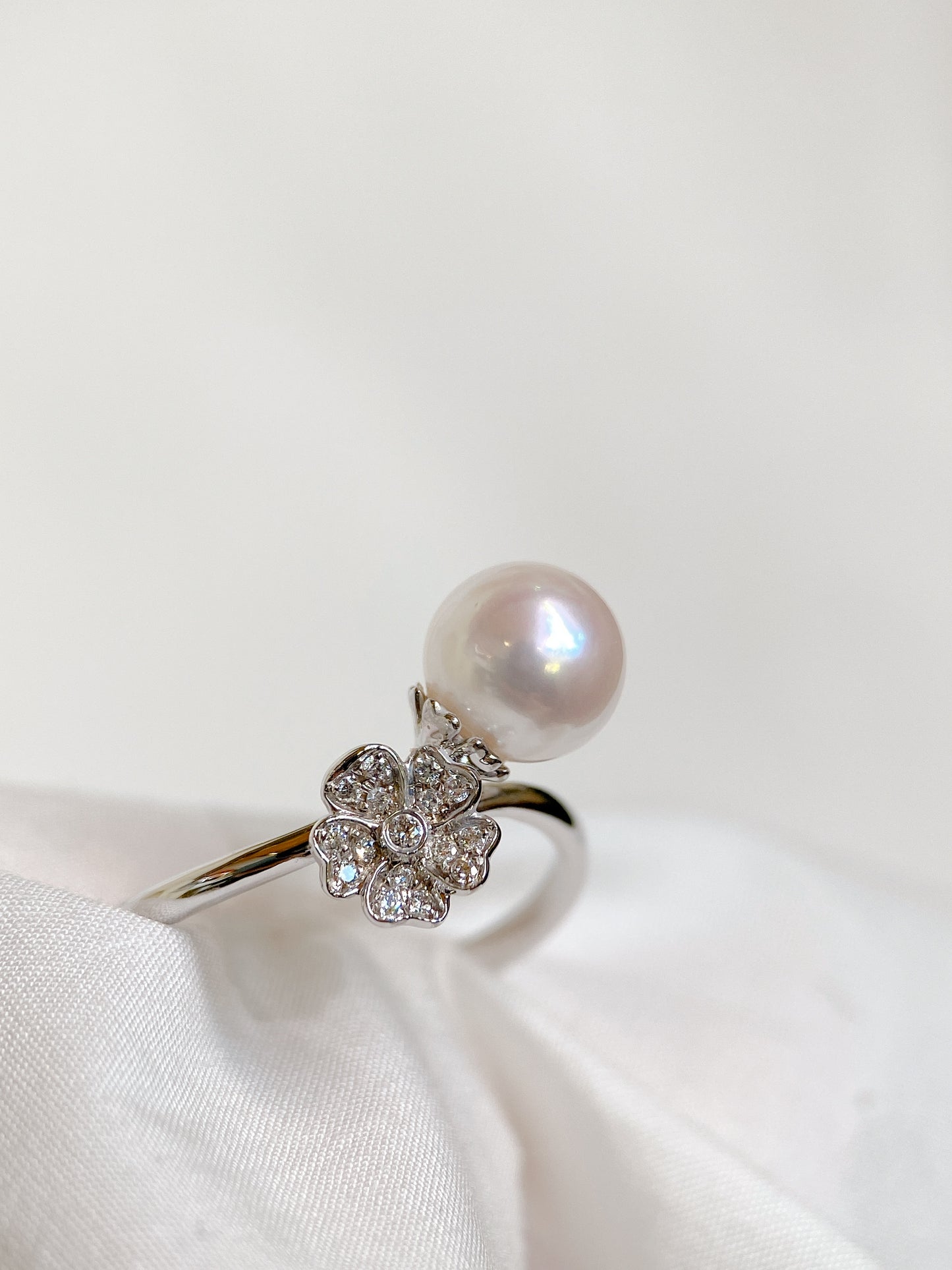 Akoya Pearl Flower Ring in 18K White Gold, d0.065ct,7-7.5mm