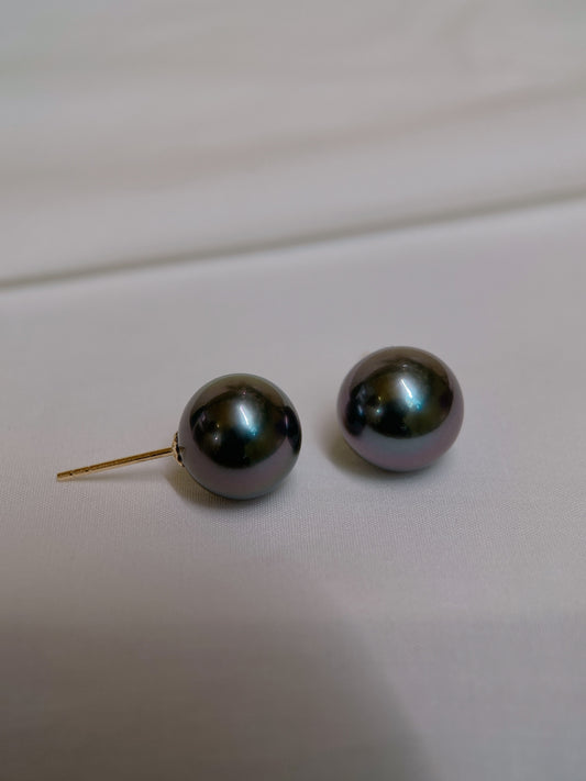 Tahitian Black Pearl Stud Earrings in 18k Yellow Gold